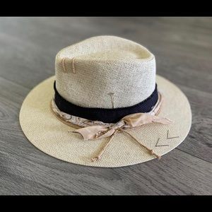 Rue Des Martyrs Hat